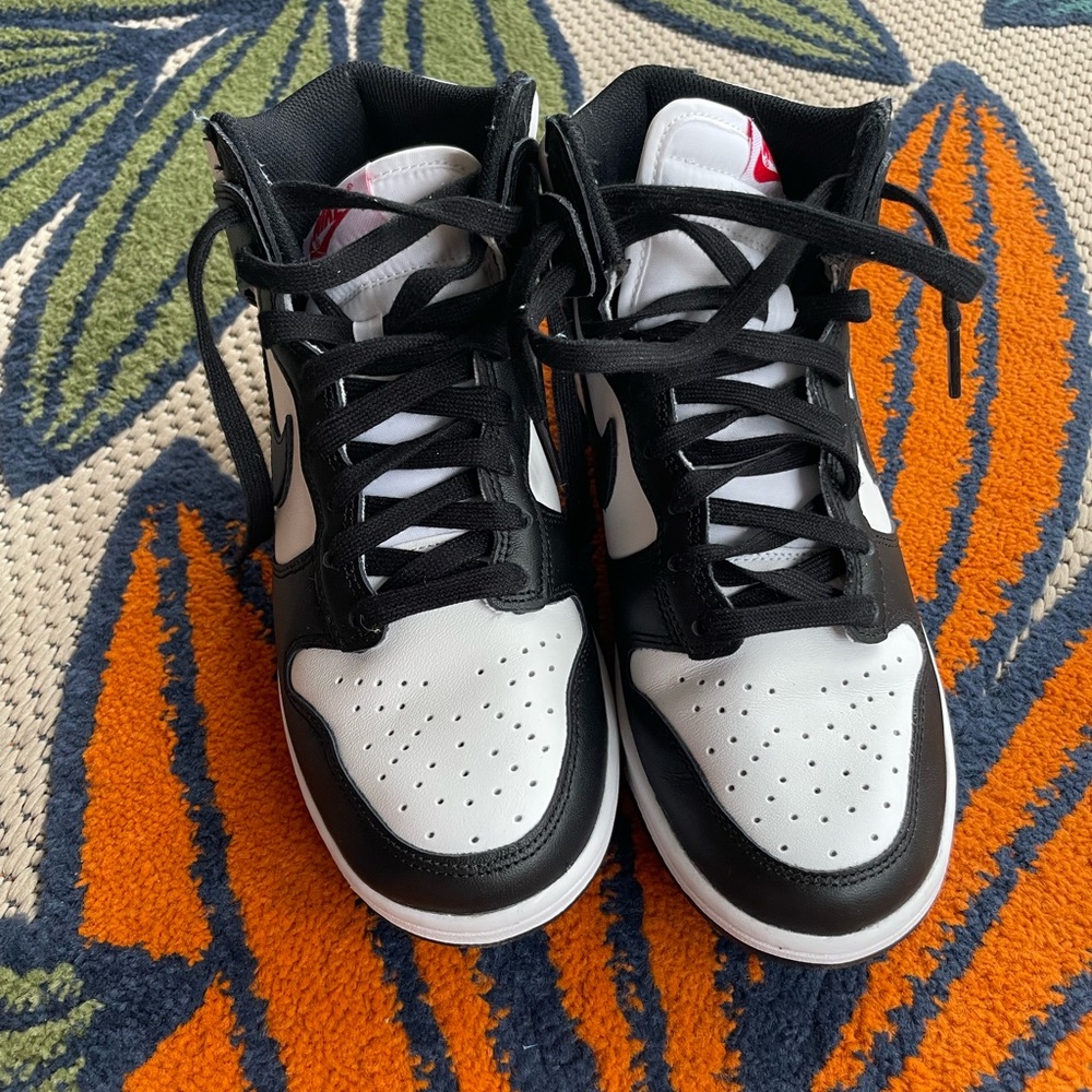 Women’s Nike Dunk High Top in Size 7.5